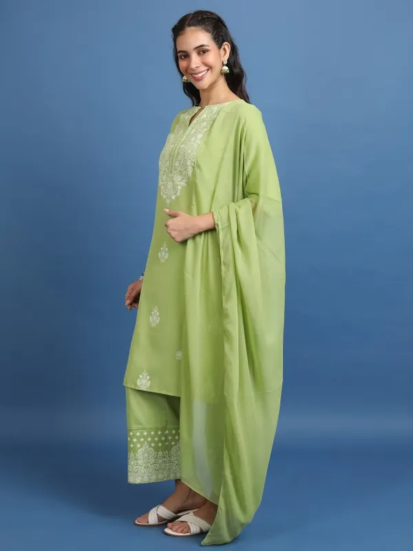 Women Kurta With Palazzos & Dupatta