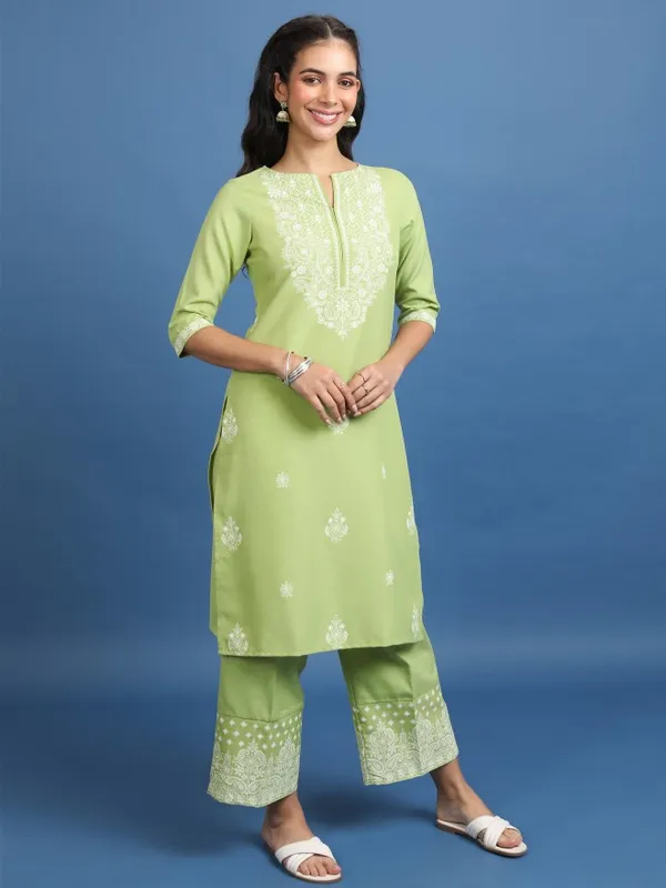 Women Kurta With Palazzos & Dupatta