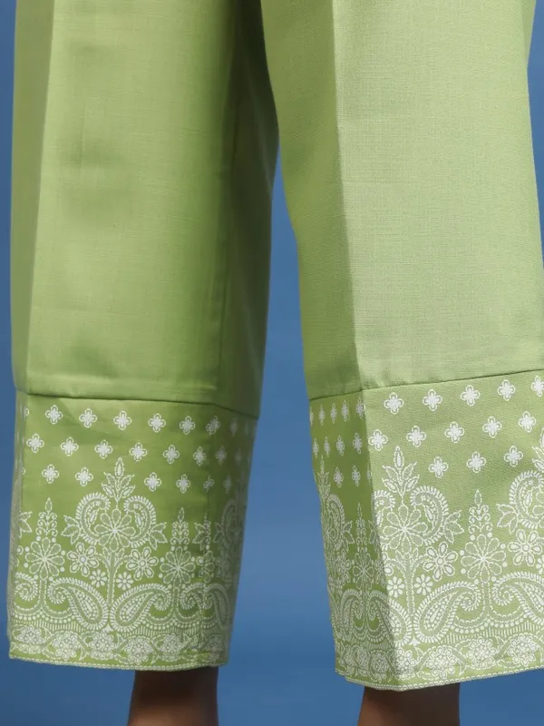 Women Kurta With Palazzos & Dupatta