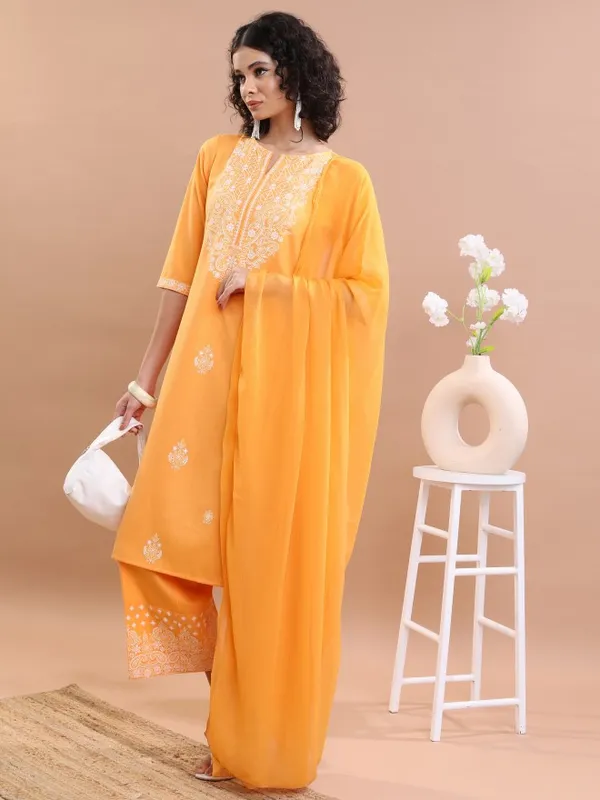  Ketch Women Coral Kurta Sets