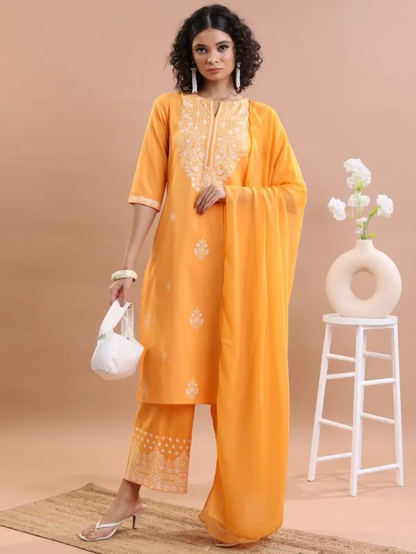  Ketch Women Coral Kurta Sets
