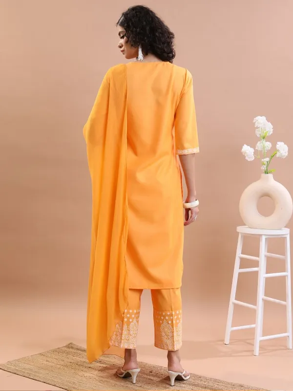  Ketch Women Coral Kurta Sets