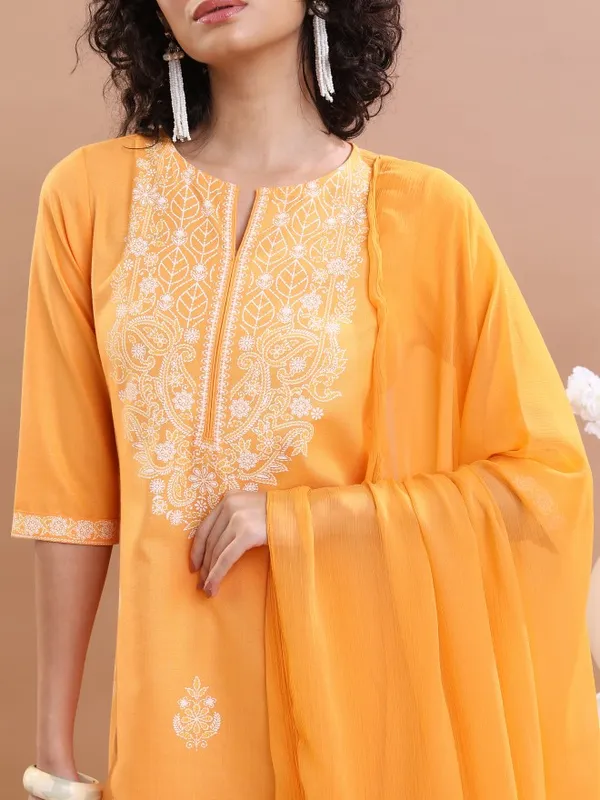  Ketch Women Coral Kurta Sets
