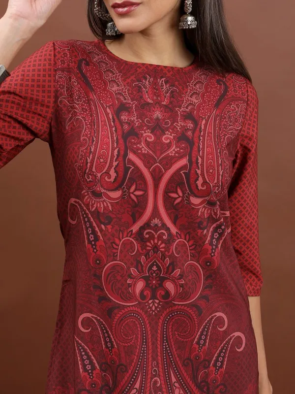  Ketch Women Maroon Printed Straight Kurtas