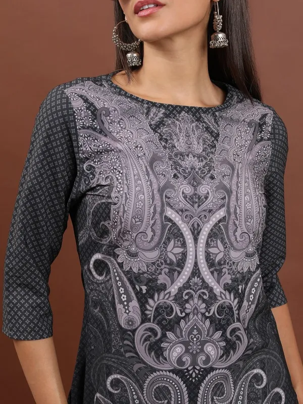  Ketch Women Black Printed Straight Kurtas