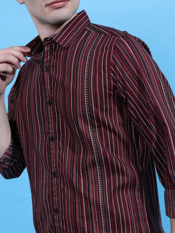  Highlander Men Black Striped Slim Fit Casual Shirts