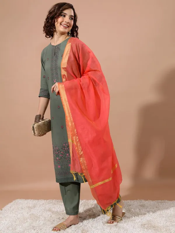  Vishudh Women Green Printed Kurta Sets