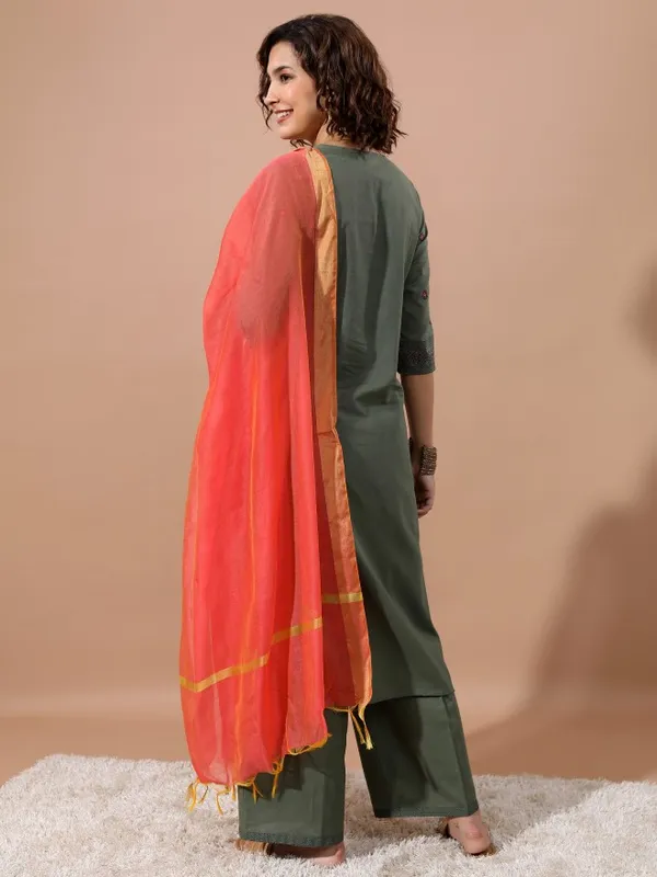  Vishudh Women Green Printed Kurta Sets