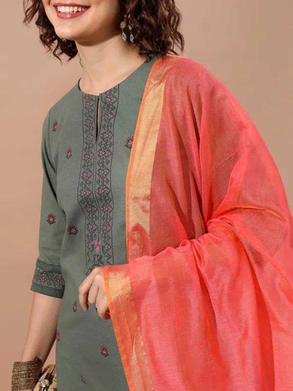  Vishudh Women Green Printed Kurta Sets