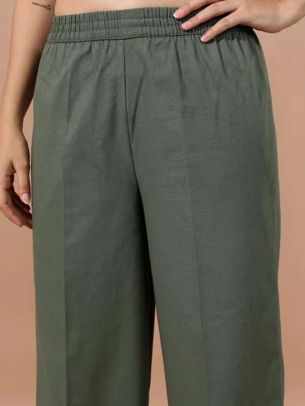  Vishudh Women Green Printed Kurta Sets