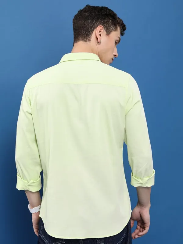  Highlander Men Green Solid Slim Fit Casual Shirts