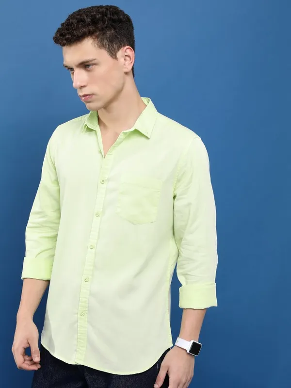  Highlander Men Green Solid Slim Fit Casual Shirts