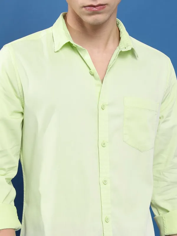  Highlander Men Green Solid Slim Fit Casual Shirts