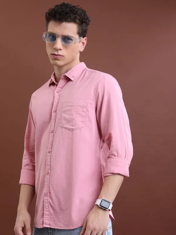  Highlander Men Pink Solid Slim Fit Casual Shirts