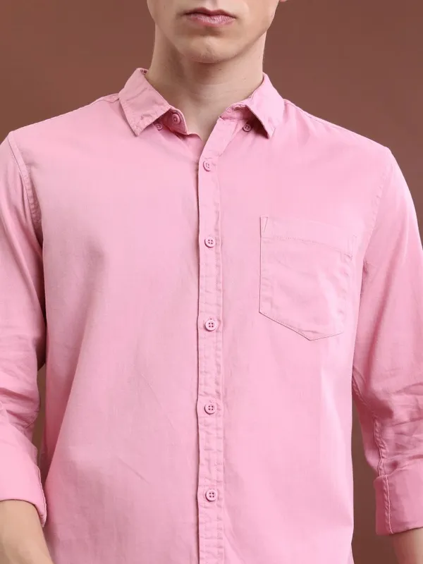  Highlander Men Pink Solid Slim Fit Casual Shirts