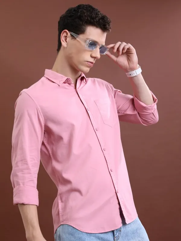 Highlander Men Pink Solid Slim Fit Casual Shirts