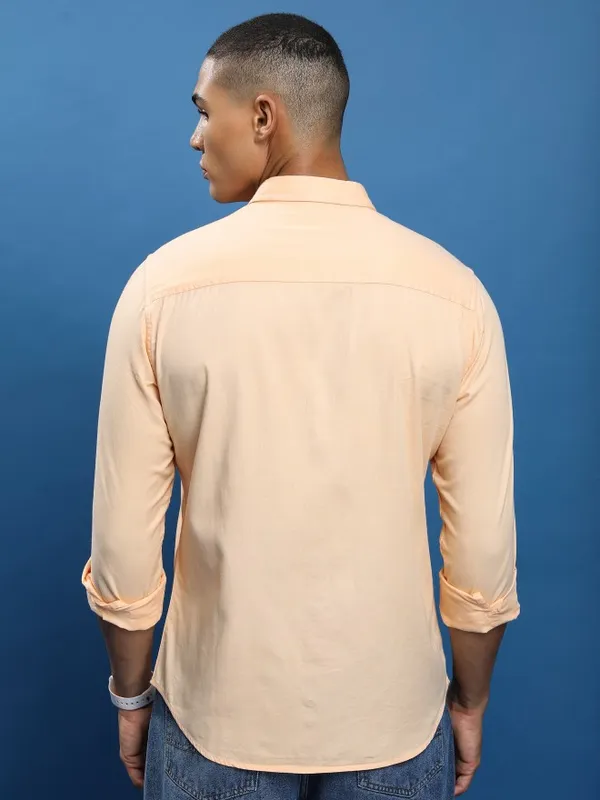  Highlander Men Peach Solid Slim Fit Casual Shirts