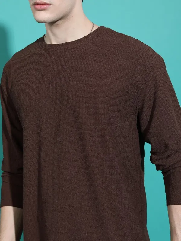  Highlander Men Brown Solid Round Neck T-Shirts