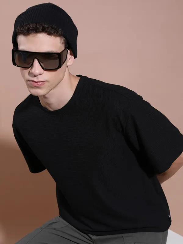 Highlander Men Black Solid Round Neck T-Shirts