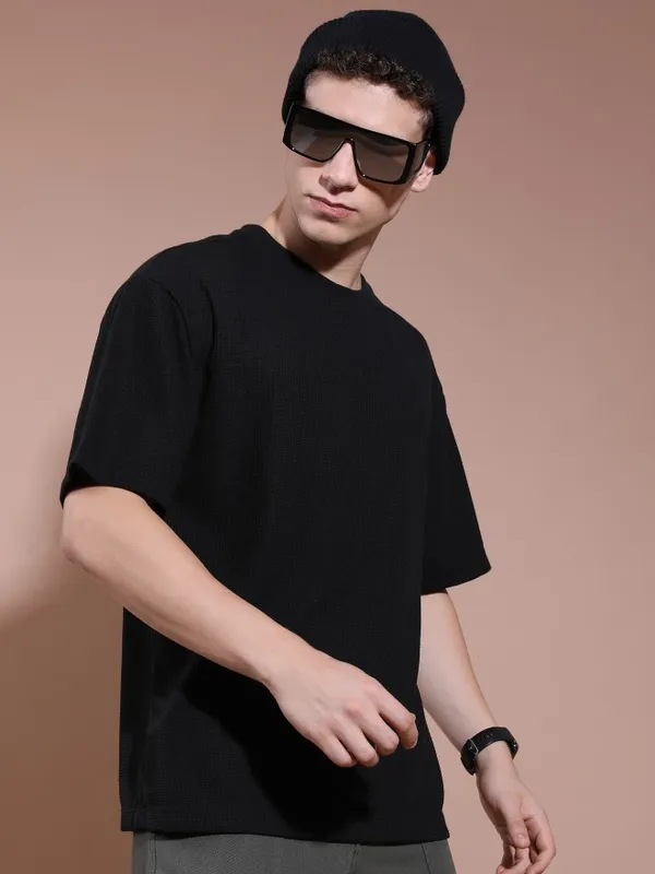  Highlander Men Black Solid Round Neck T-Shirts