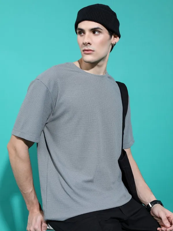  Highlander Men Grey Solid Round Neck T-Shirts