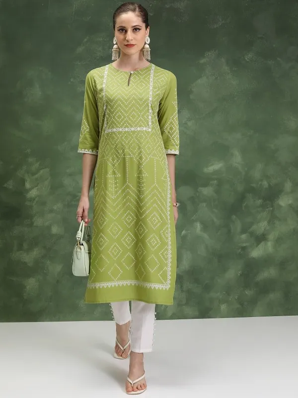  Vishudh Women Green Printed Straight Kurtas