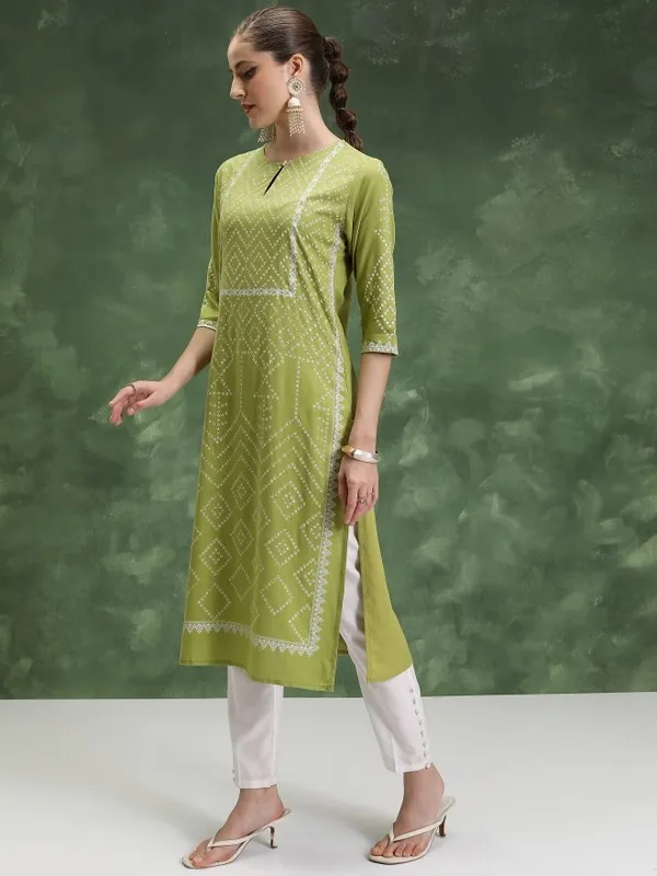  Vishudh Women Green Printed Straight Kurtas