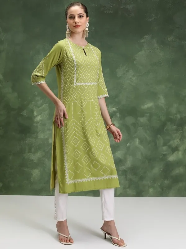  Vishudh Women Green Printed Straight Kurtas