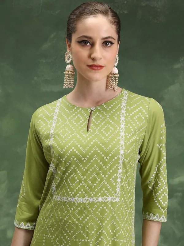  Vishudh Women Green Printed Straight Kurtas