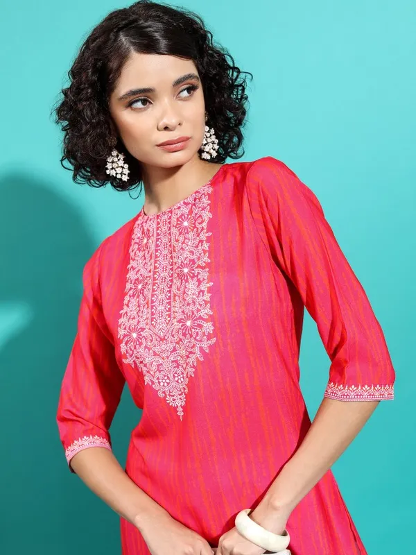 Ethnic Motifs Straight Kurta