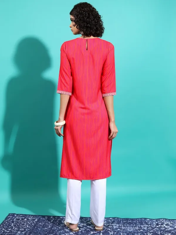 Ethnic Motifs Straight Kurta