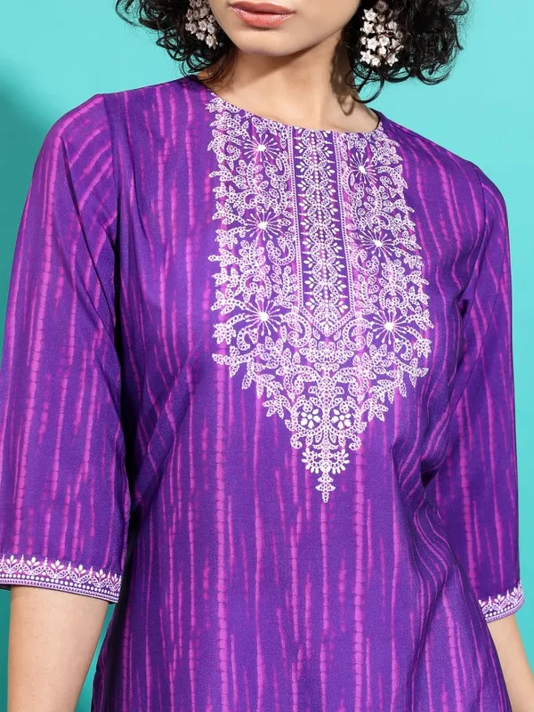  Vishudh  Women Purple Printed Straight Kurtas
