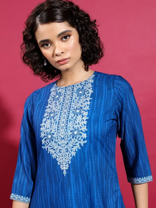  Vishudh  Women Blue Printed Straight Kurtas