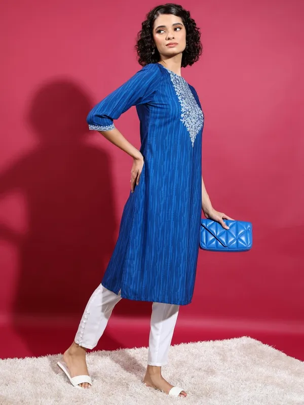  Vishudh  Women Blue Printed Straight Kurtas