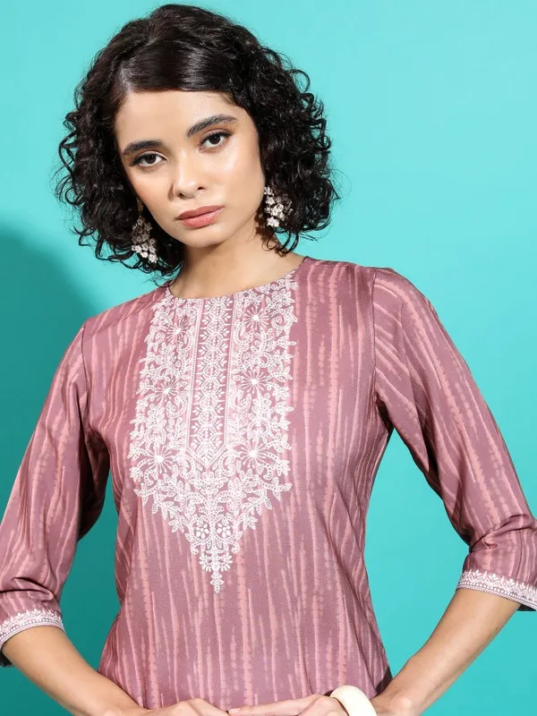 Ethnic Motifs Straight Kurta
