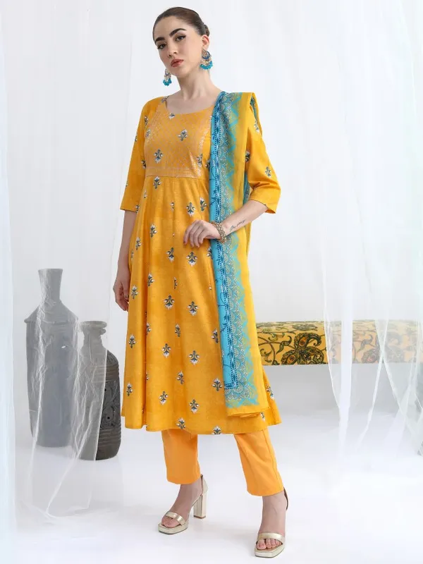  Ketch Women Mustard Printed Kurta Sets