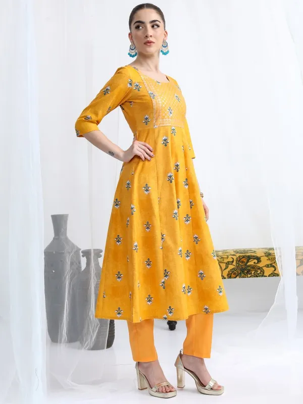  Ketch Women Mustard Printed Kurta Sets