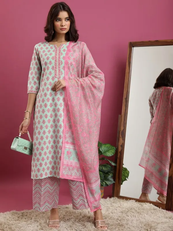  Ketch Women Green Printed Kurta Sets