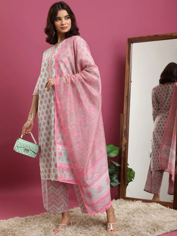  Ketch Women Green Printed Kurta Sets