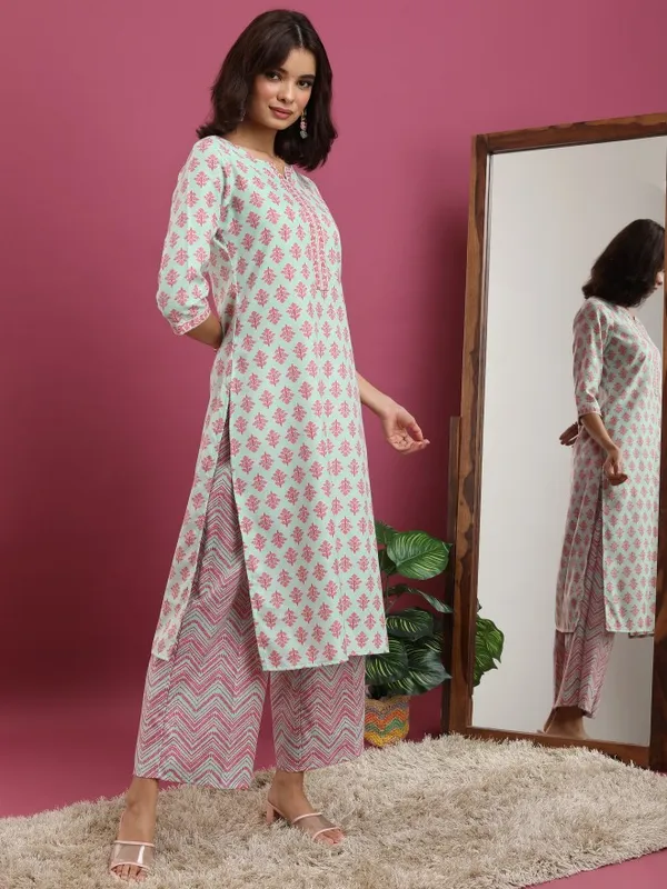  Ketch Women Green Printed Kurta Sets
