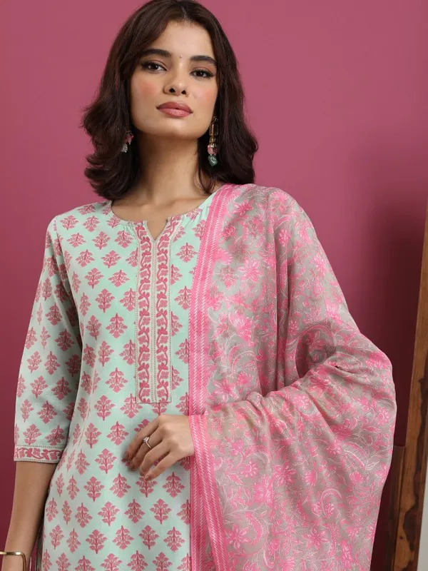 Ketch Women Green Printed Kurta Sets