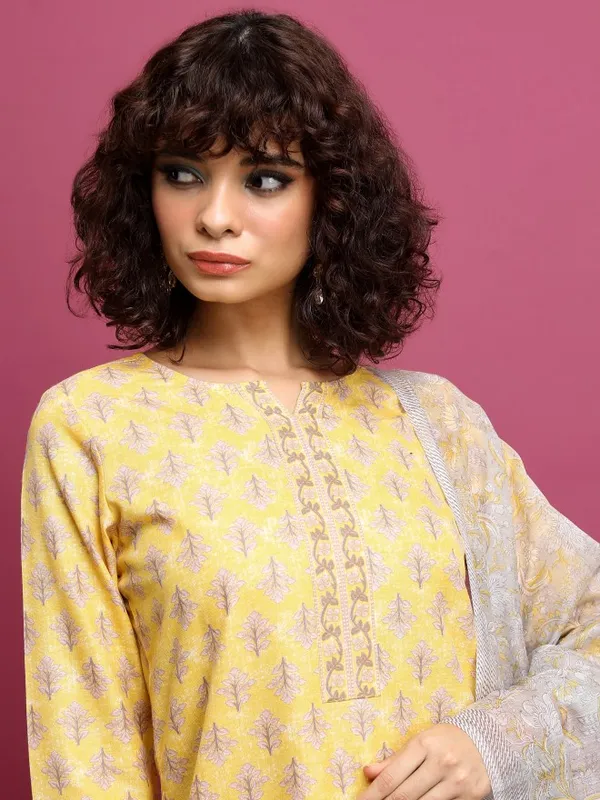 Women Kurta With Palazzo & Dupatta