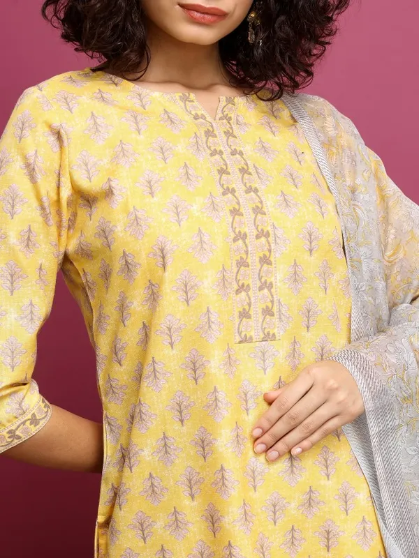 Women Kurta With Palazzo & Dupatta