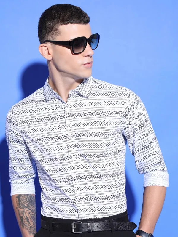  Highlander Men White Printed Slim Fit Casual Shirts