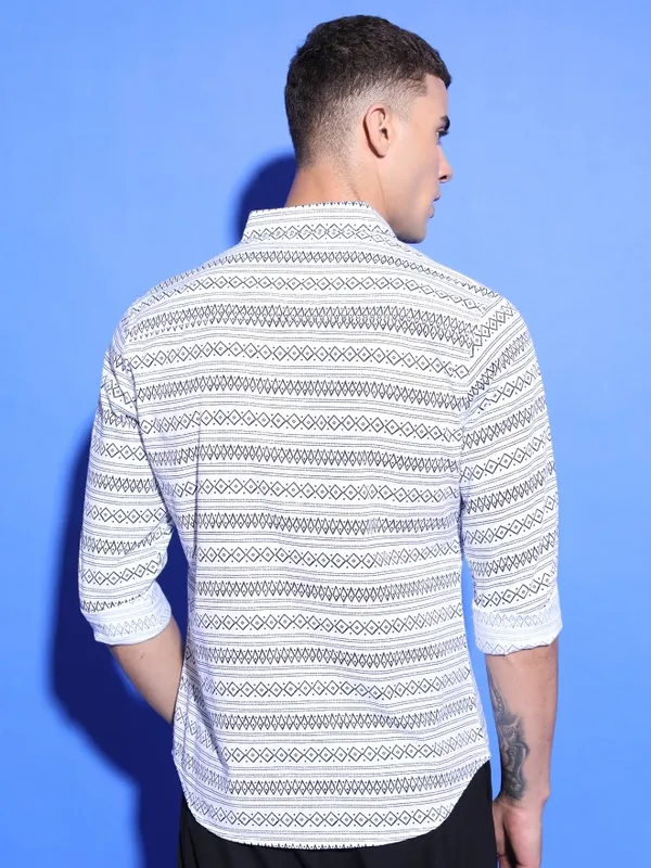  Highlander Men White Printed Slim Fit Casual Shirts