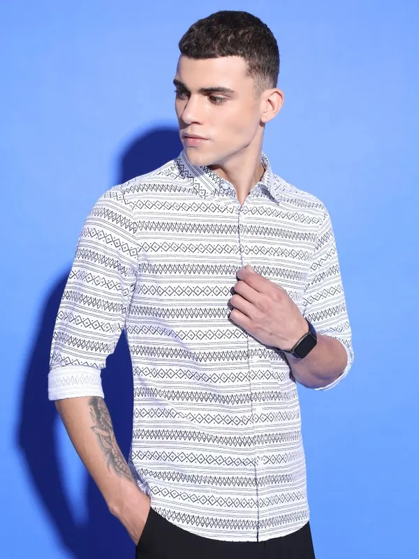  Highlander Men White Printed Slim Fit Casual Shirts