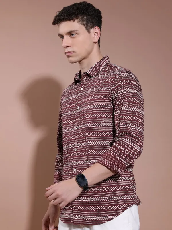  Highlander Men Maroon Printed Slim Fit Casual Shirts