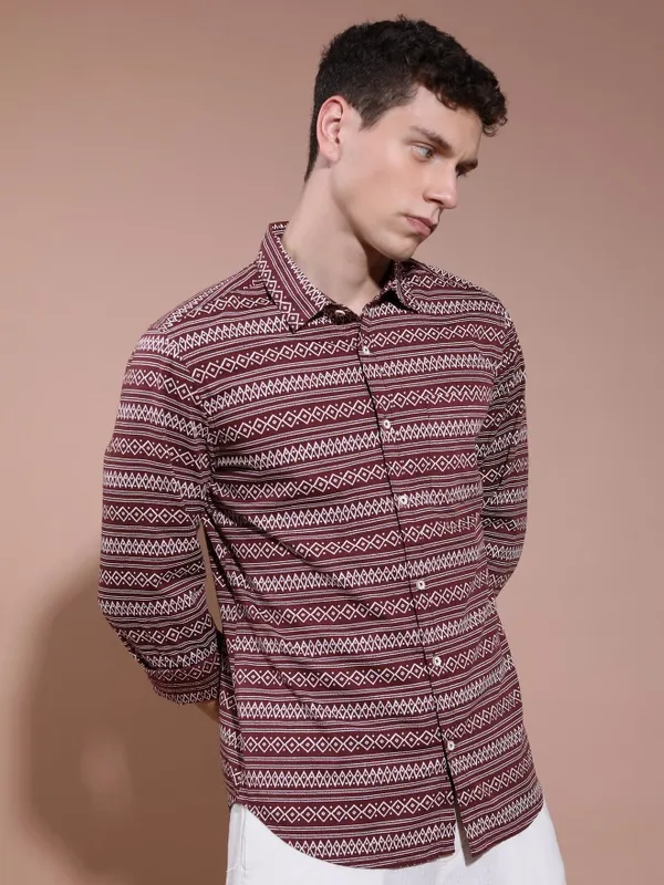  Highlander Men Maroon Printed Slim Fit Casual Shirts