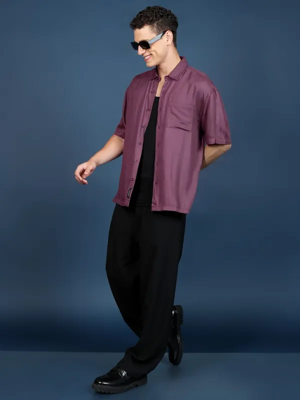  Highlander Men Purple Solid Slim Fit Casual Shirts