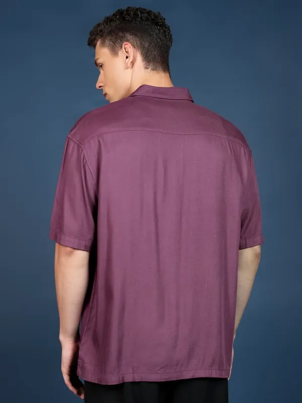 Highlander Men Purple Solid Slim Fit Casual Shirts